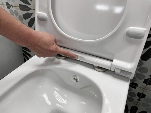 AVVA WC wiszące Rimless z prysznicem bidetowym i baterią 35,5x53 cm biały