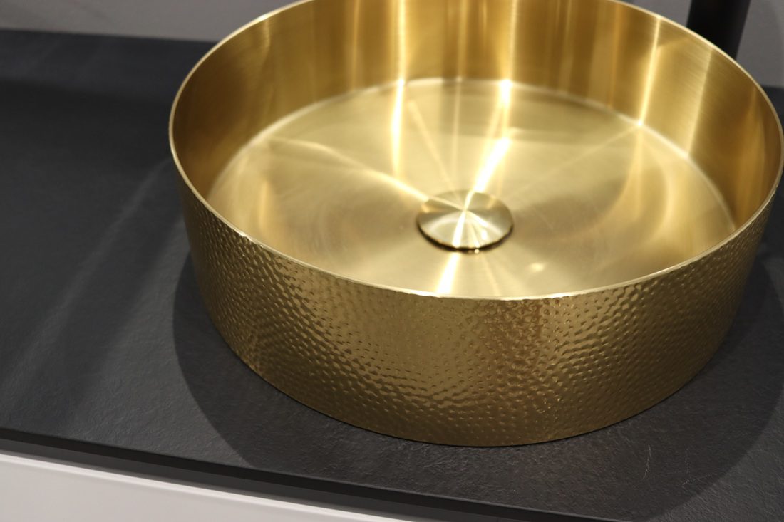 AURUM umywalka nablatowa okrągła 38 cm z korkiem stal nierdzewna kuty metal złoty mat AURUM umywalka nablatowa okrągła 38 cm z korkiem stal nierdzewna kuty metal złoty mat
