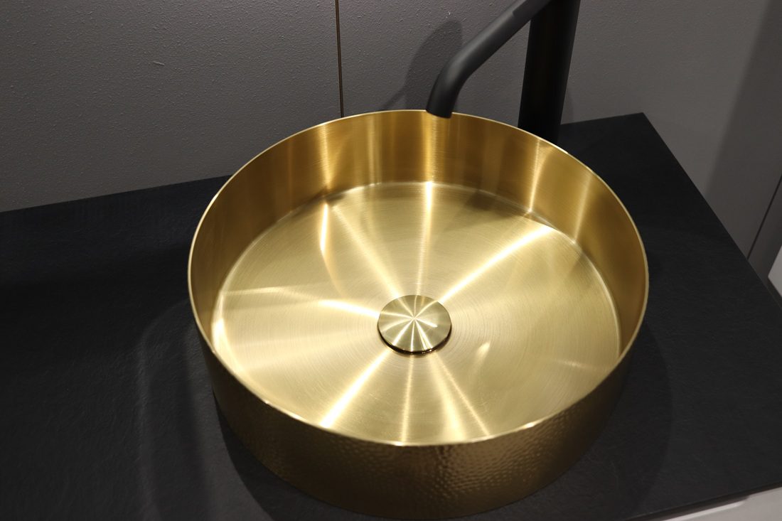 AURUM umywalka nablatowa okrągła 38 cm z korkiem stal nierdzewna kuty metal złoty mat AURUM umywalka nablatowa okrągła 38 cm z korkiem stal nierdzewna kuty metal złoty mat