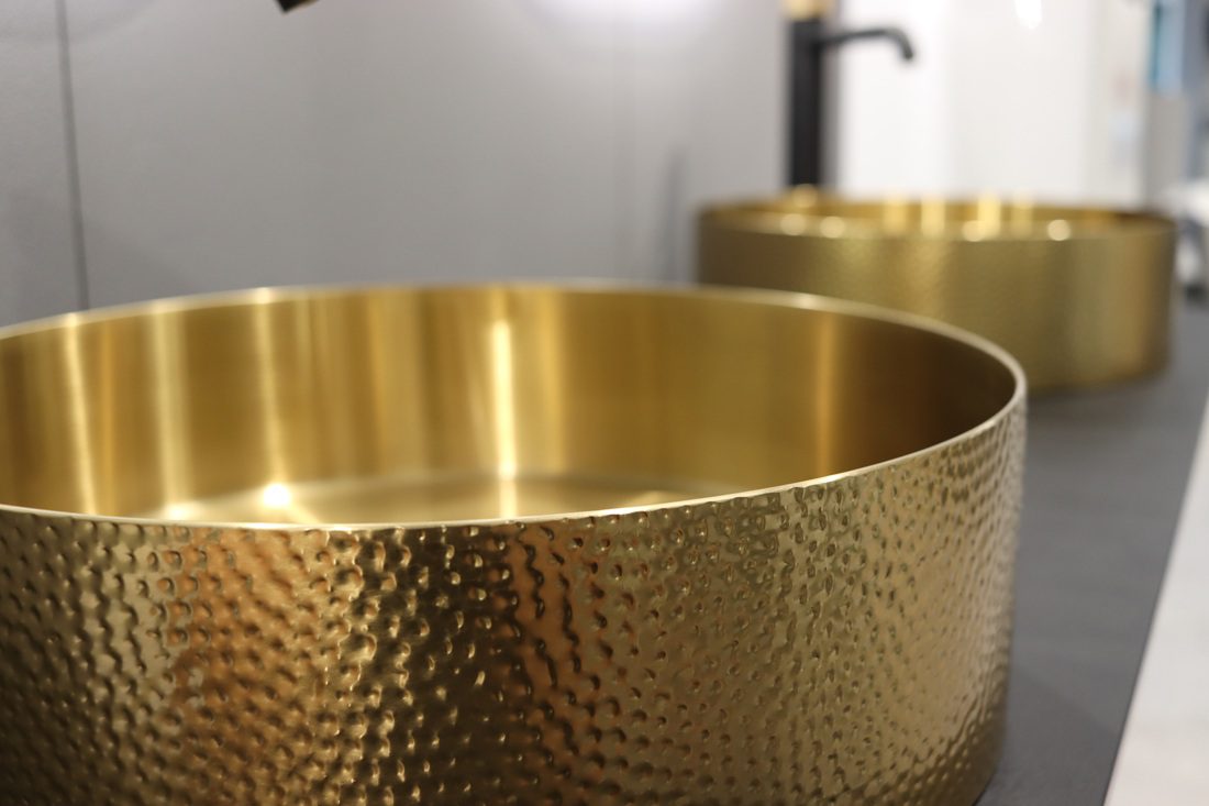 AURUM umywalka nablatowa okrągła 38 cm z korkiem stal nierdzewna kuty metal złoty mat AURUM umywalka nablatowa okrągła 38 cm z korkiem stal nierdzewna kuty metal złoty mat